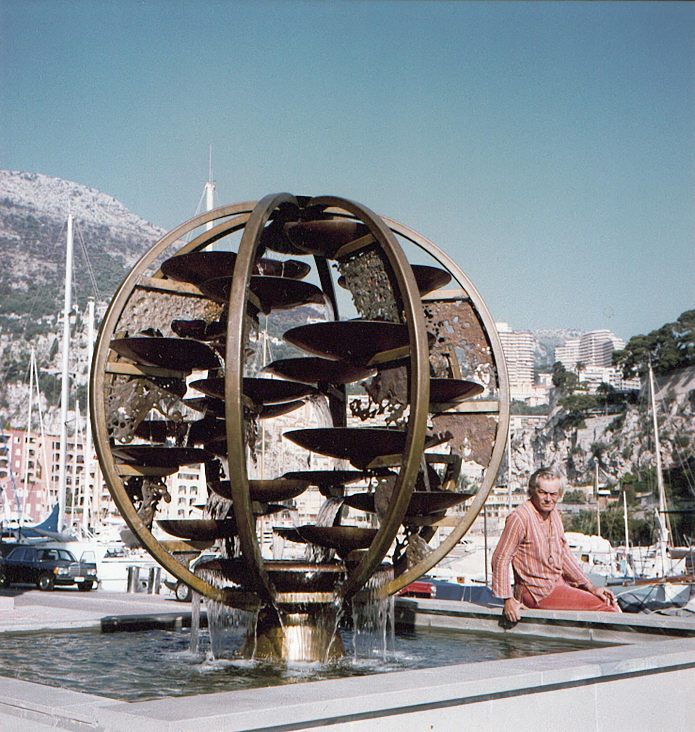 Sculpture fontaine Fontvieille Monaco - La sphère creuse 1986 - Guy Lartigue